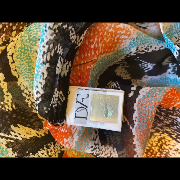 Diane Von Furstenberg button up top - Picture 9 of 9